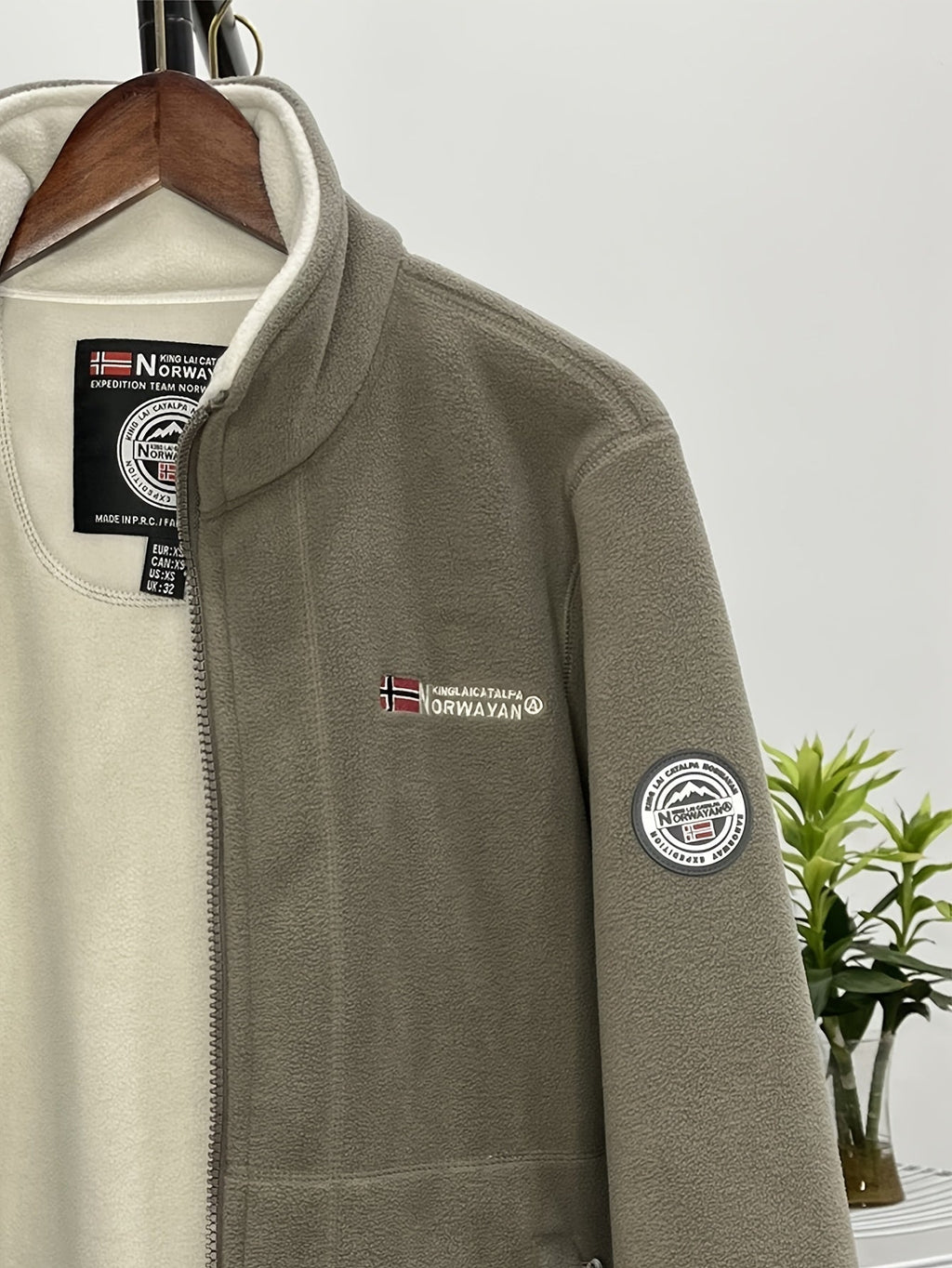 Felix Men's Outdoor Fleece Jacket – Gentle, Lightweight Warmth with a Protective Collar