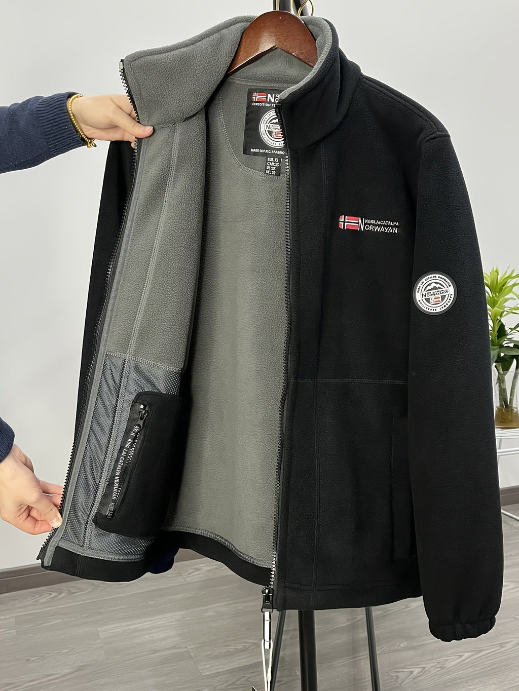 Felix Men's Outdoor Fleece Jacket – Gentle, Lightweight Warmth with a Protective Collar
