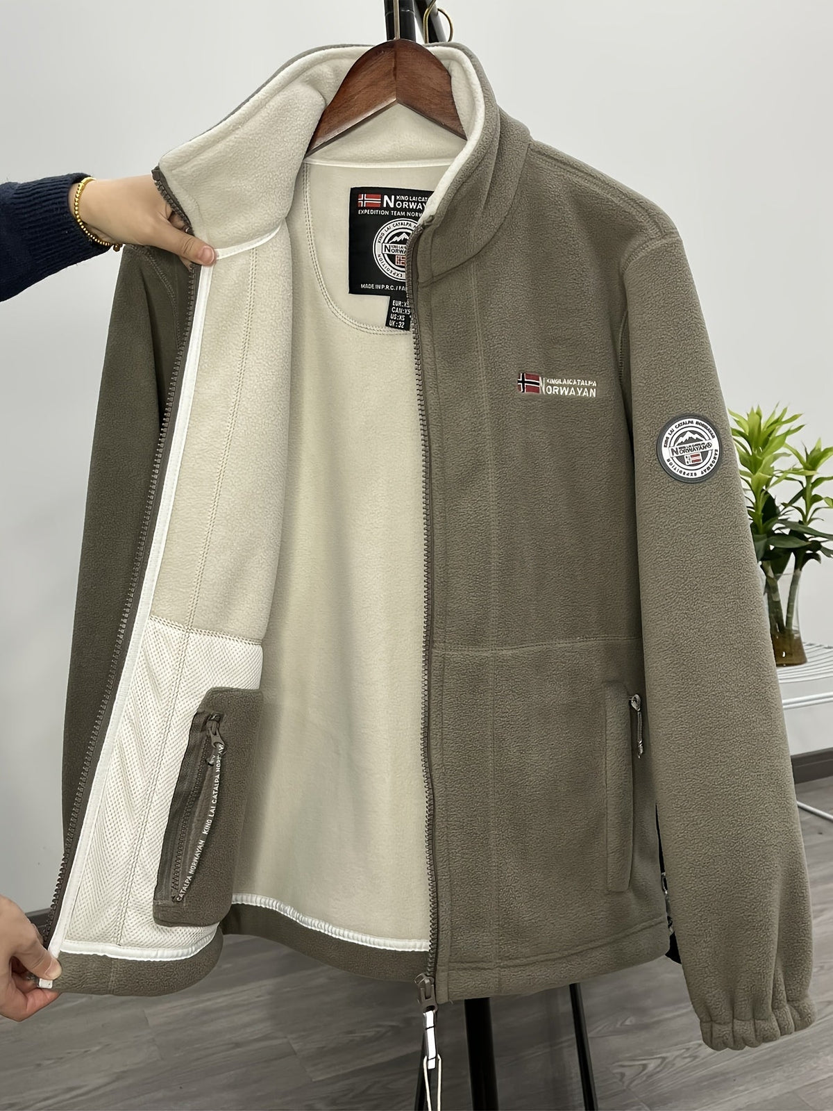 Felix Men's Outdoor Fleece Jacket – Gentle, Lightweight Warmth with a Protective Collar