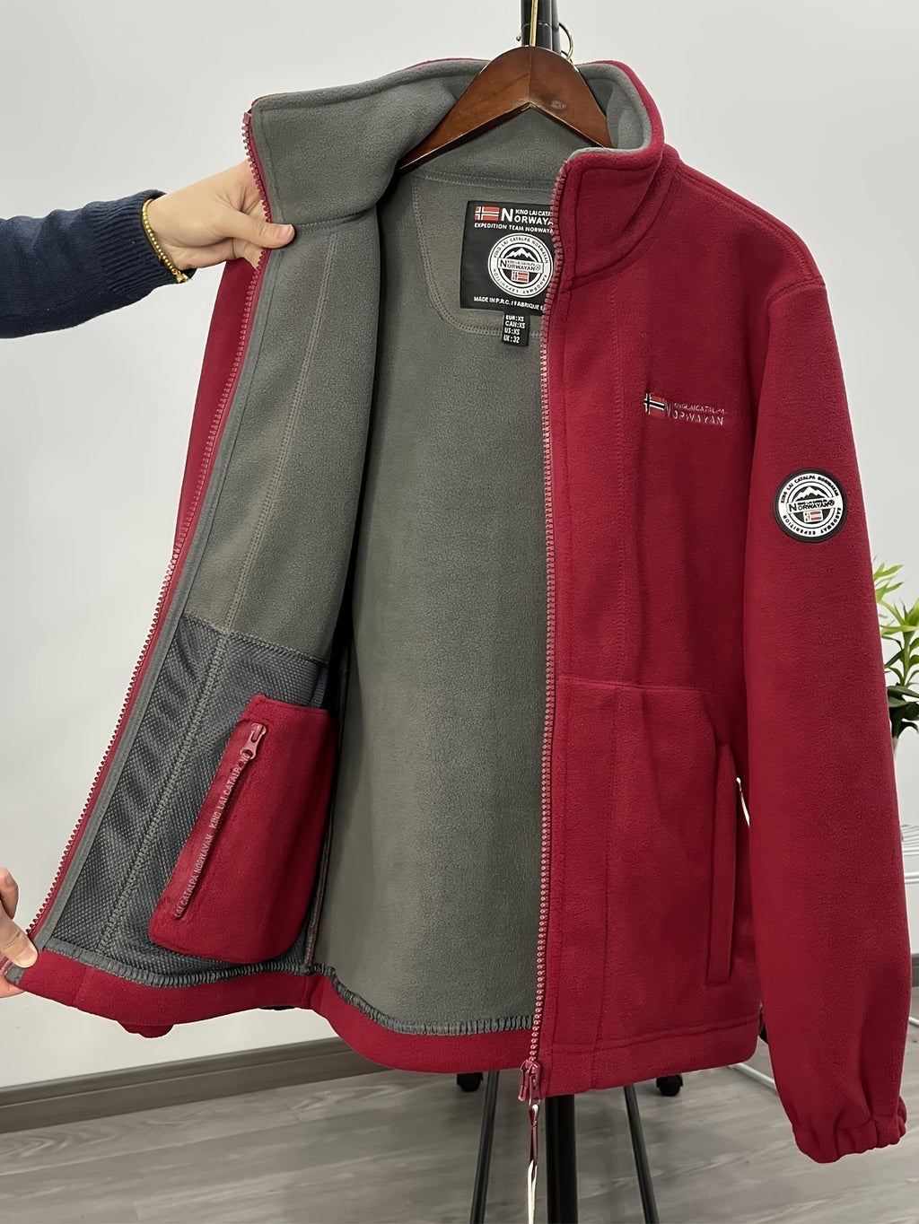 Felix Men's Outdoor Fleece Jacket – Gentle, Lightweight Warmth with a Protective Collar