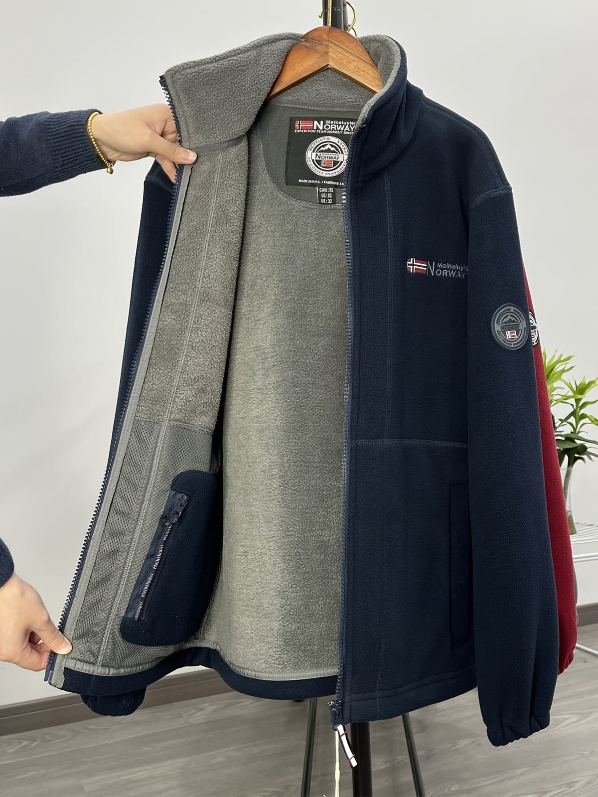 Felix Men's Outdoor Fleece Jacket – Gentle, Lightweight Warmth with a Protective Collar