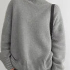 Hannah Women's Oversized Cashmere Turtleneck Sweater – Gentle, Insulating & Sophisticated