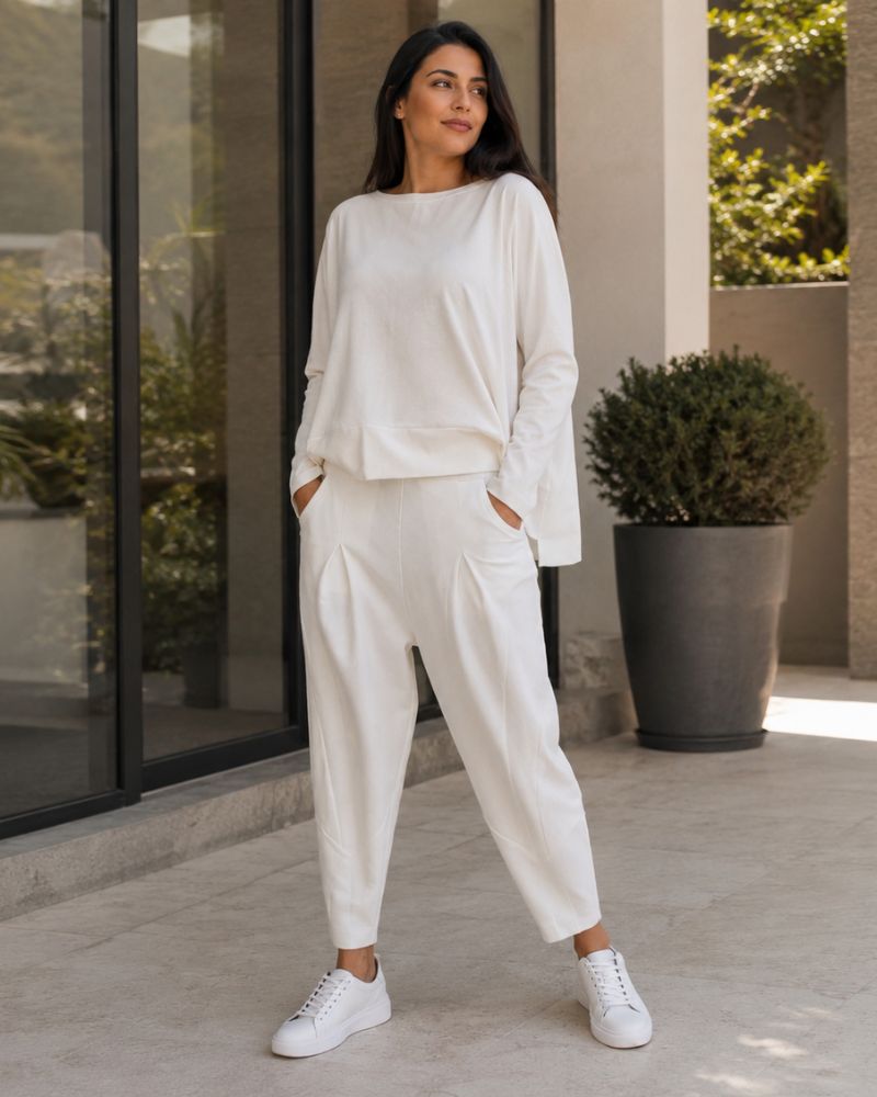 Zinnia Women's Round Neck Two-Piece Set in Stretch Spandex for Effortless Everyday Elegance