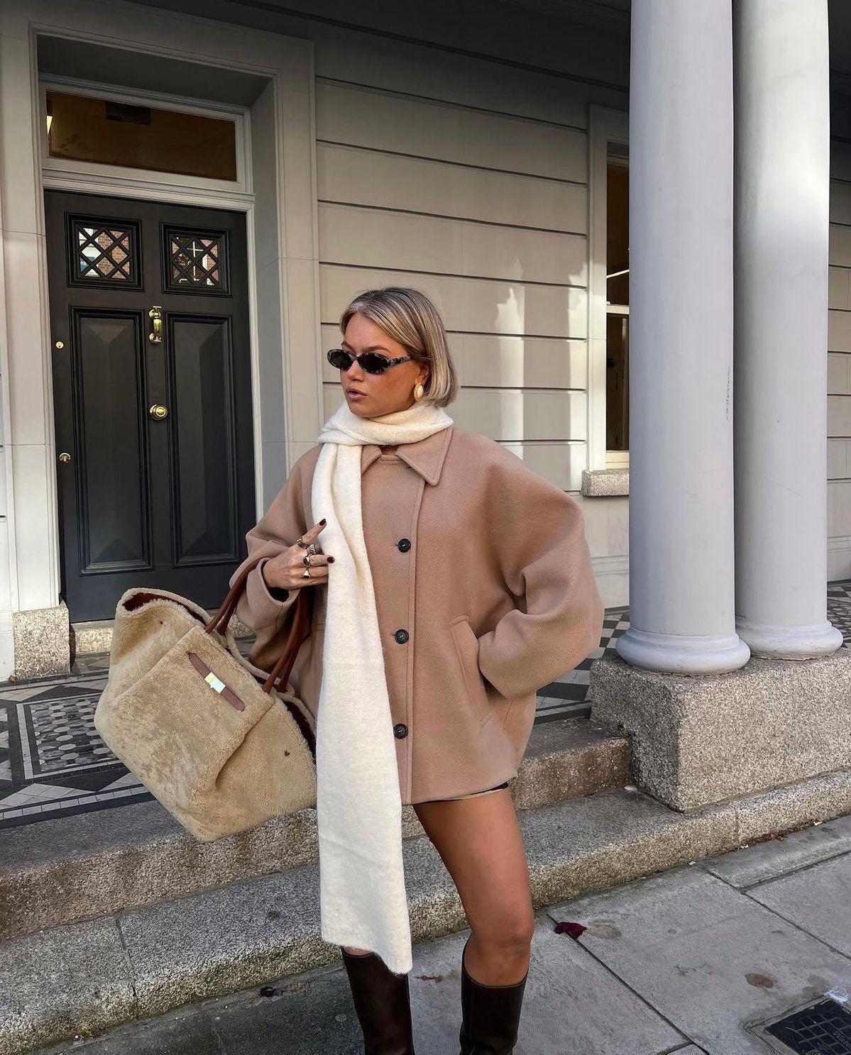 Isabella Women's Coat – Refined, Cozy Oversized Wool Coat for Winter