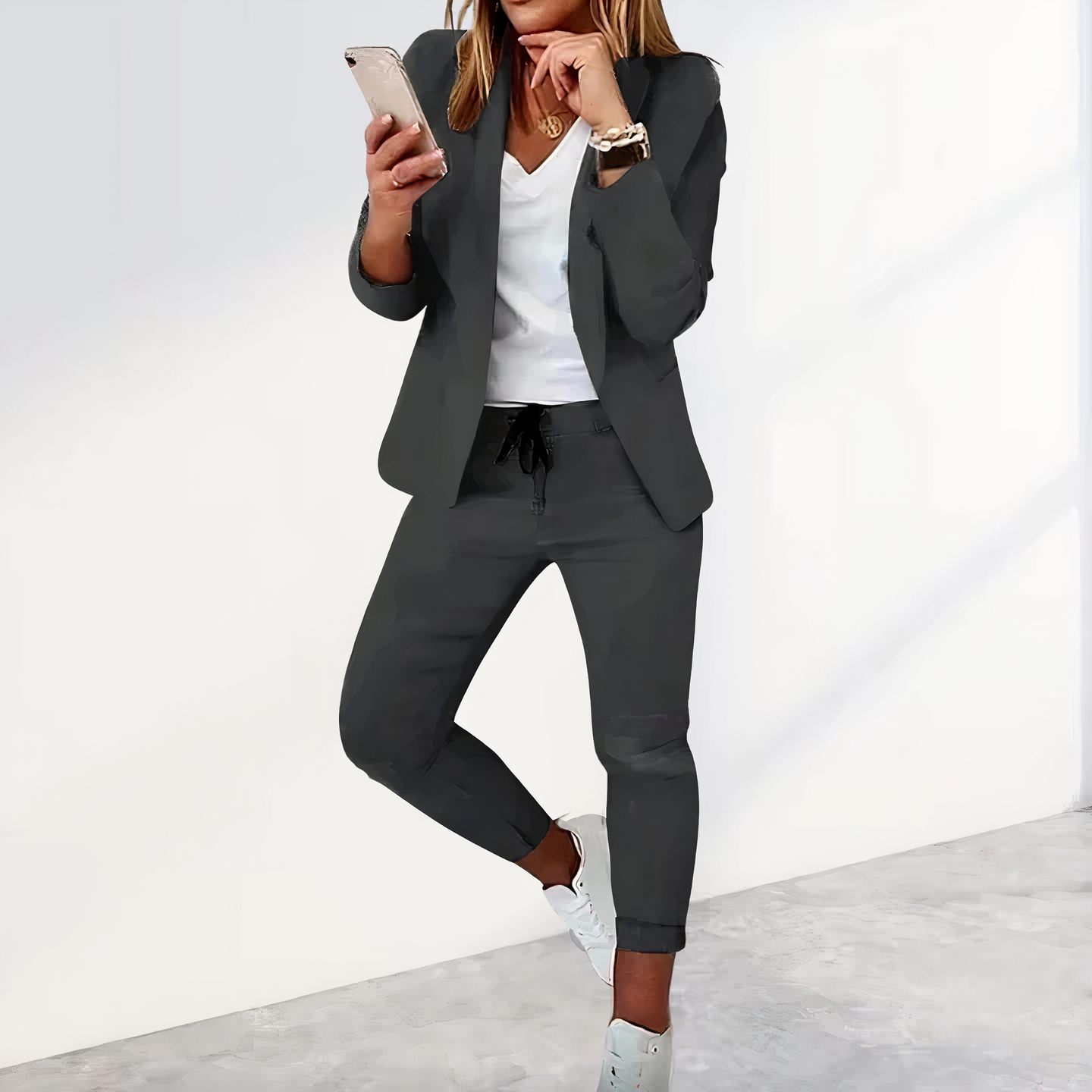 Sophia Women's Two-Piece Pantsuit – Elegant Blazer & Relaxed Trousers Set with Modern Tailored Style
