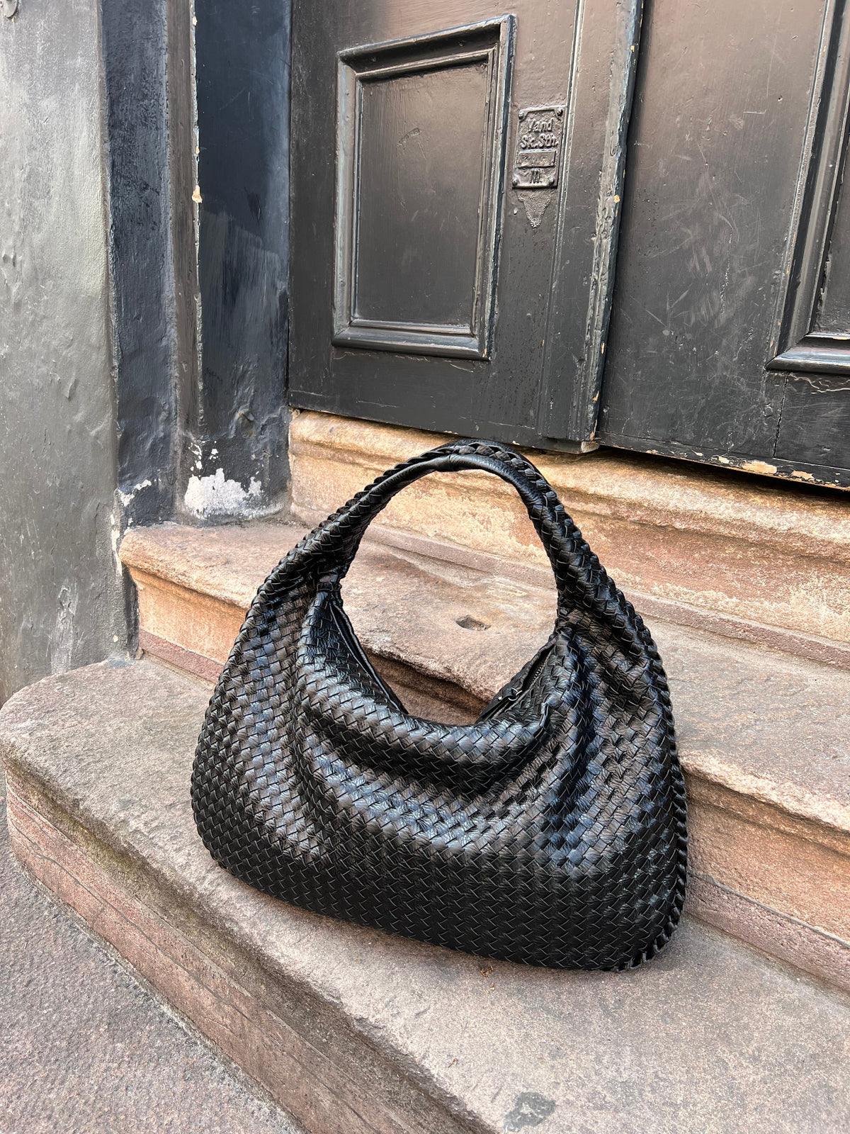Bianca Braided Handbag for Women – Chic Vegan-Leather Design with Spacious Interior and Zip Fastening