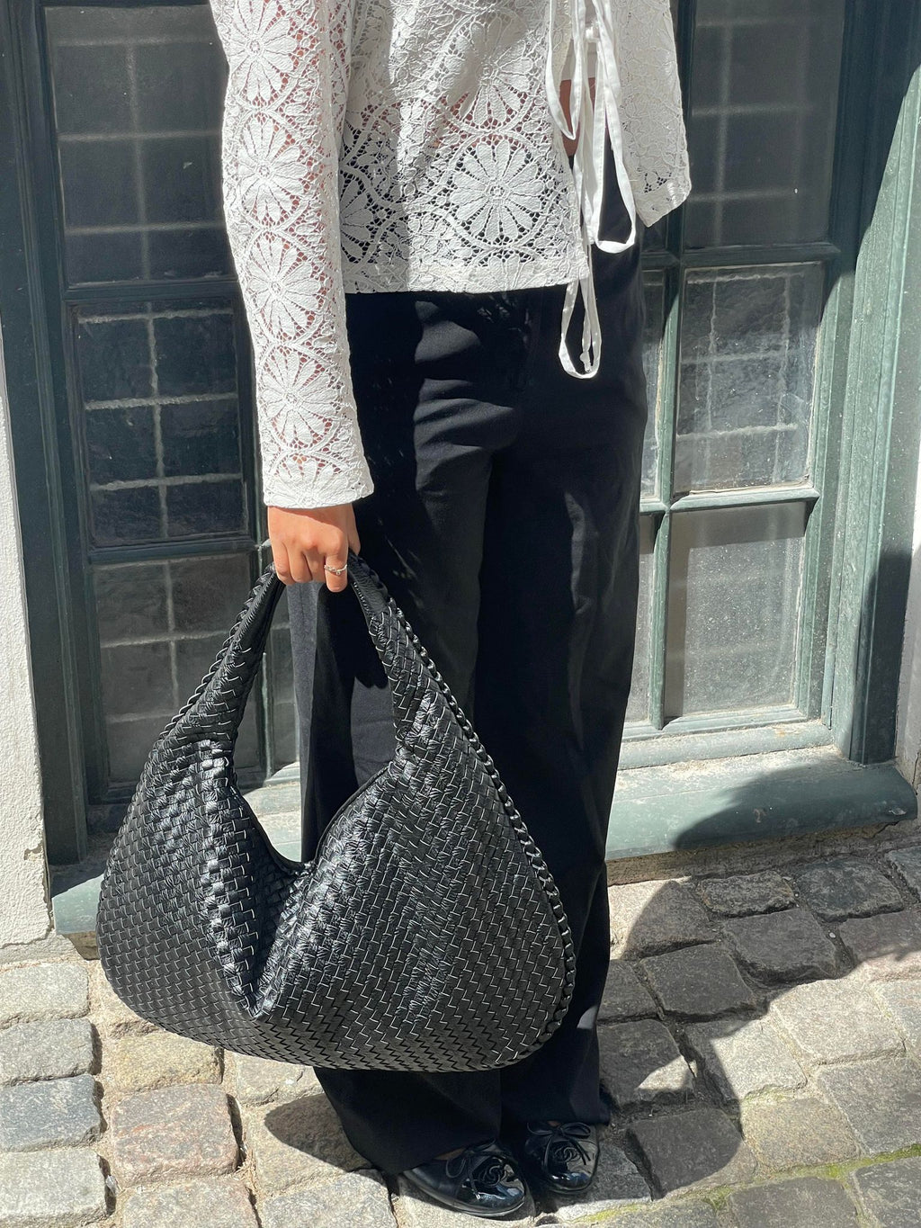 Bianca Braided Handbag for Women – Chic Vegan-Leather Design with Spacious Interior and Zip Fastening