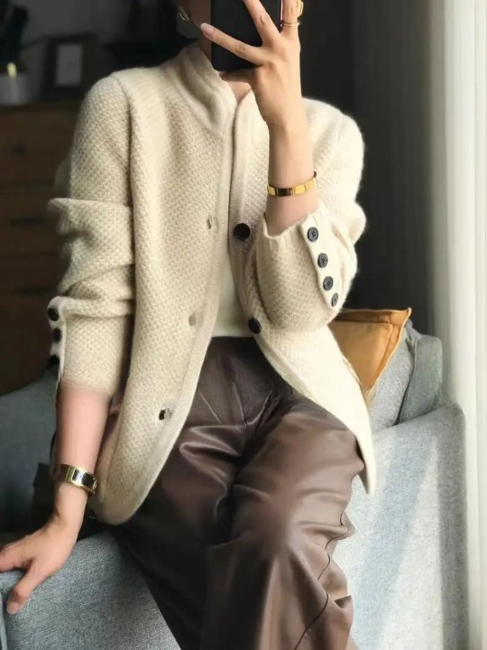 Fiona Women's Cardigan – Plush Cashmere Button-Front Sweater with a Timeless Sophisticated Cut