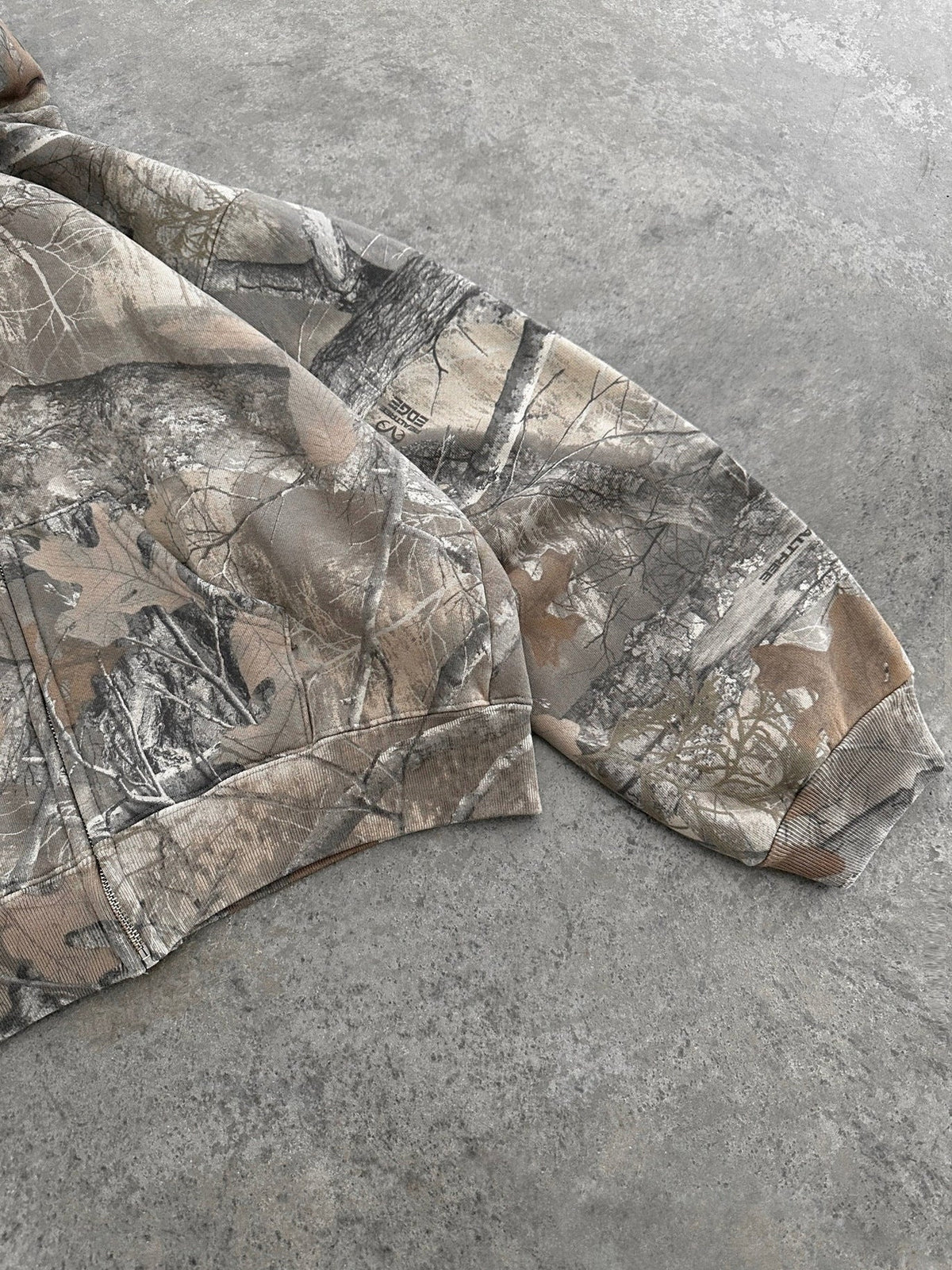 Zoe Men's Hoodie – Modern Camo Sweatshirt, Cozy & Versatile