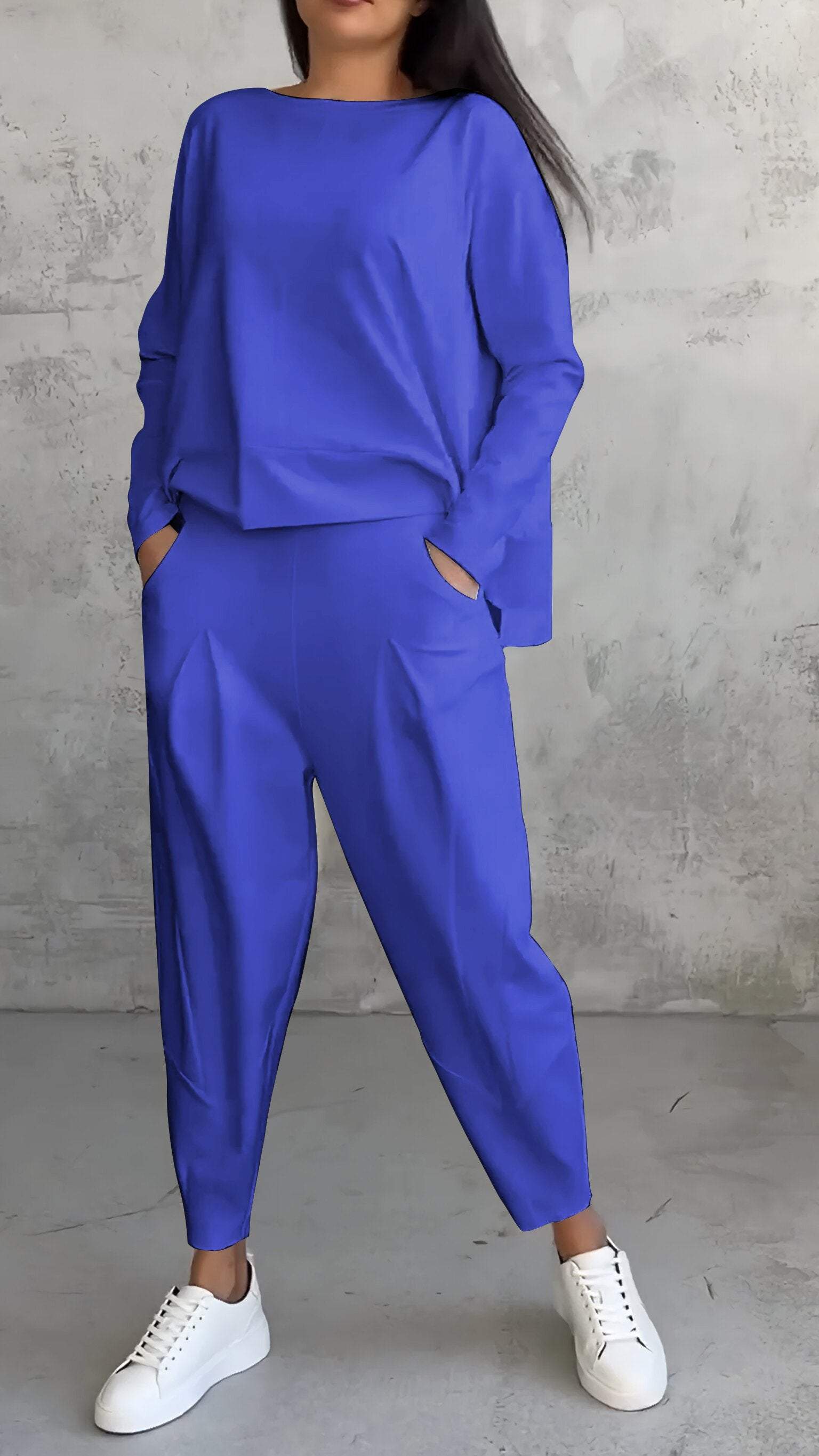 Zinnia Women's Round Neck Two-Piece Set in Stretch Spandex for Effortless Everyday Elegance