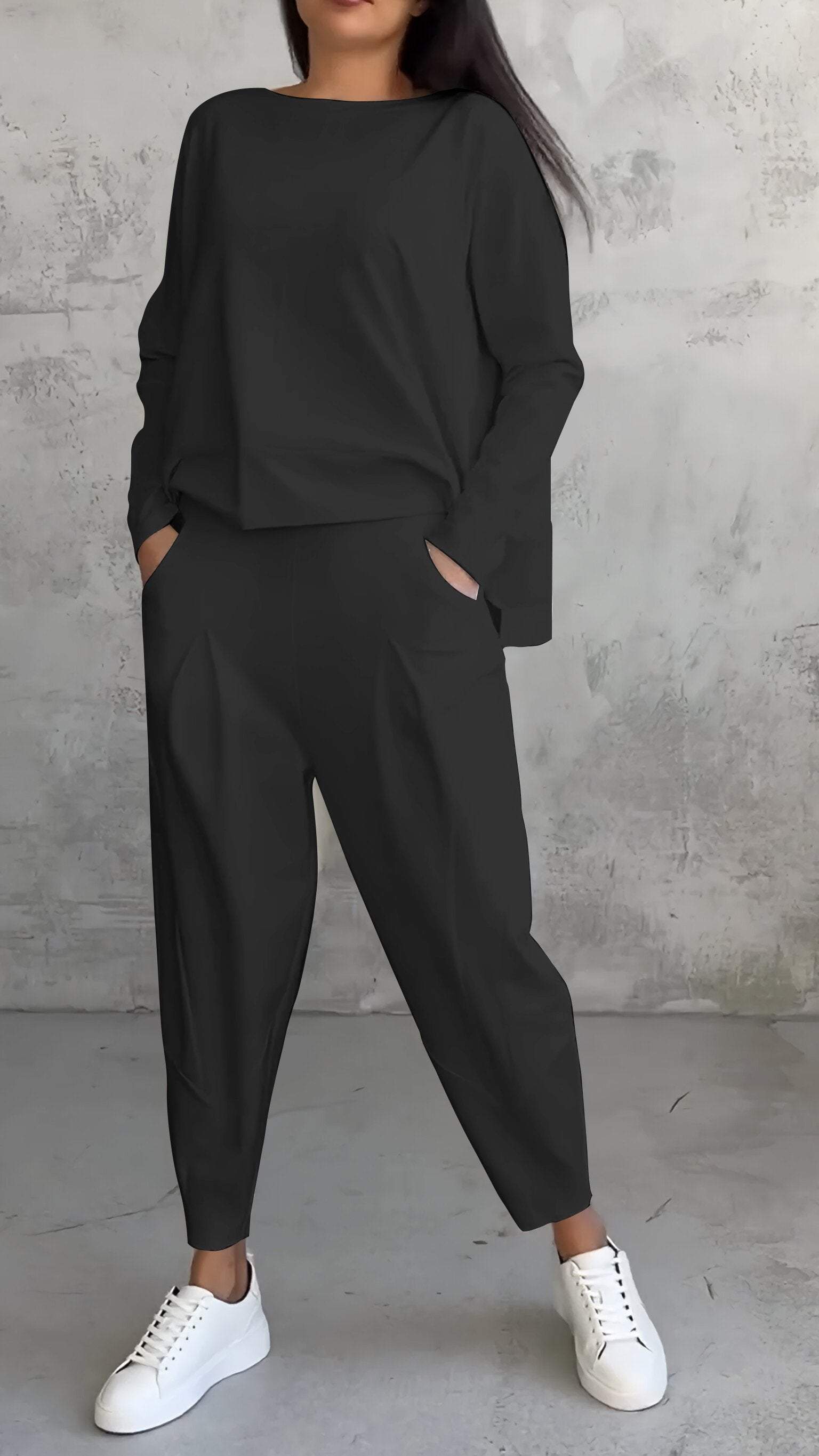 Zinnia Women's Round Neck Two-Piece Set in Stretch Spandex for Effortless Everyday Elegance